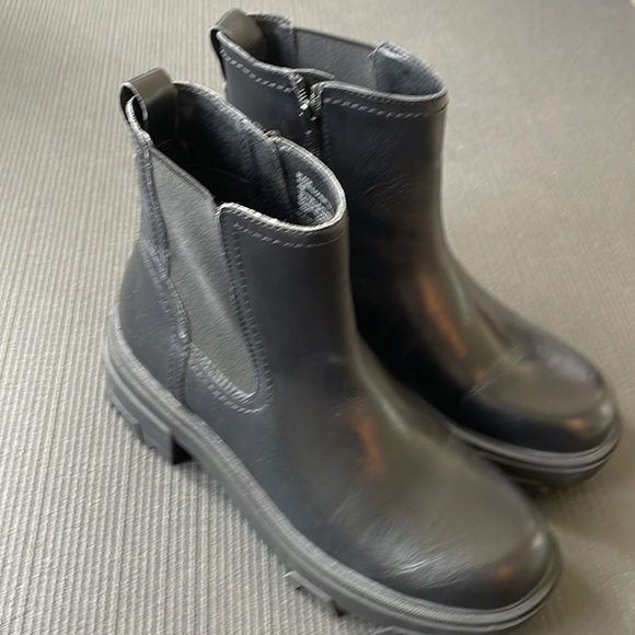 House of Harlow 1960 Righteous Leather Chelsea Boot - Picture 8 of 9